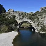 Prieure Du 17e Dans L'ardeche Meridionale