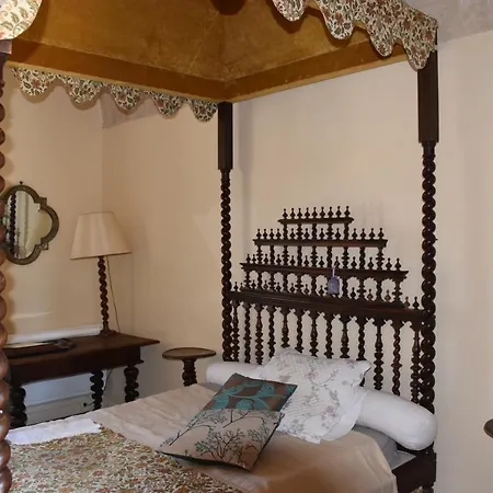 Prieure Du 17e Dans L'ardeche Meridionale Bed & Breakfast