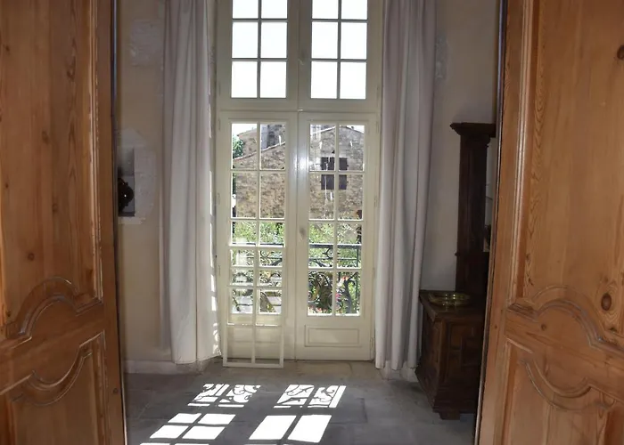 Prieuré Du 17è Dans L'ardèche Méridionale Bed and breakfast 3*